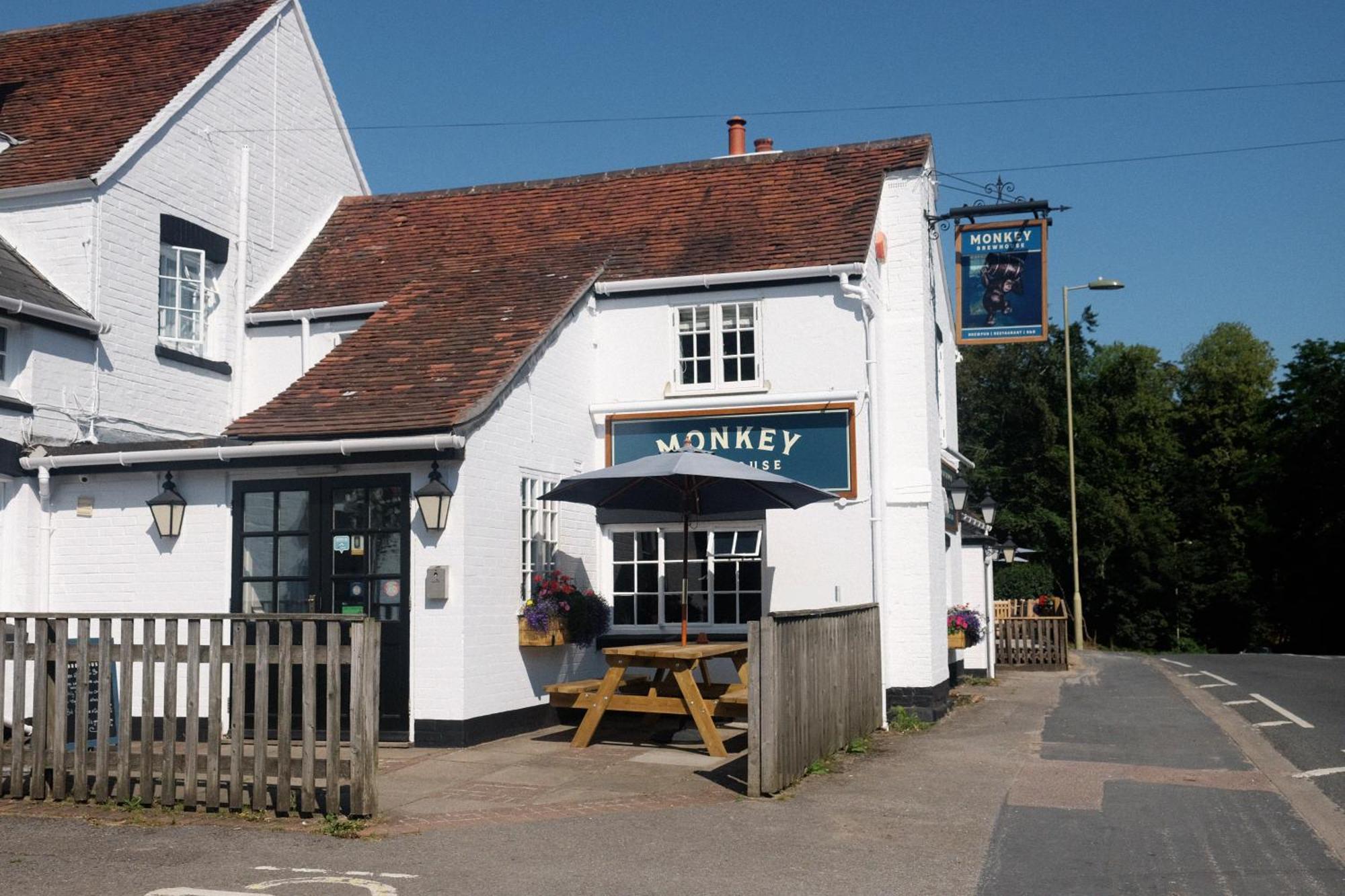 ホテル Monkey Brewhouse リミントン エクステリア 写真