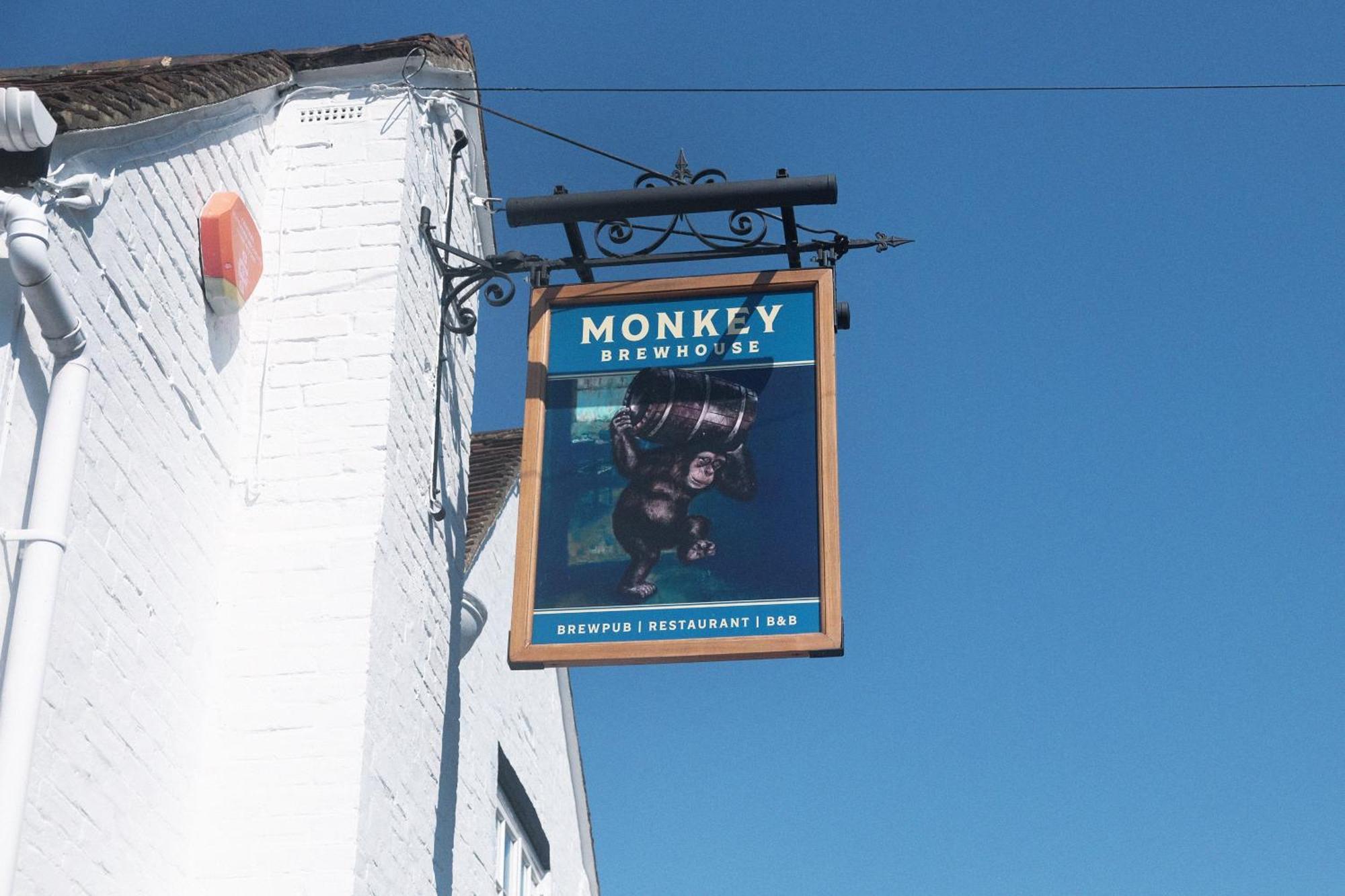 ホテル Monkey Brewhouse リミントン エクステリア 写真