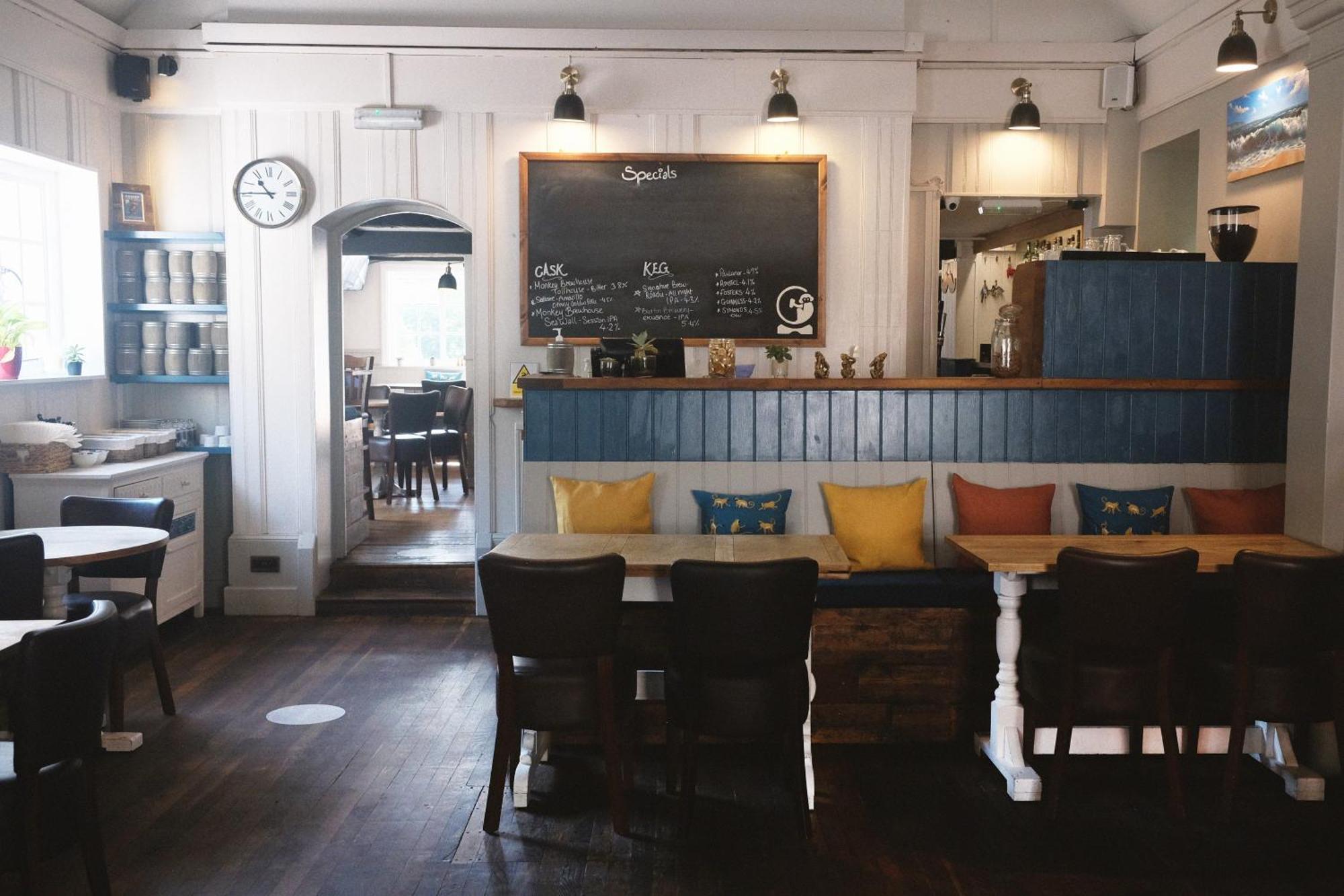 ホテル Monkey Brewhouse リミントン エクステリア 写真